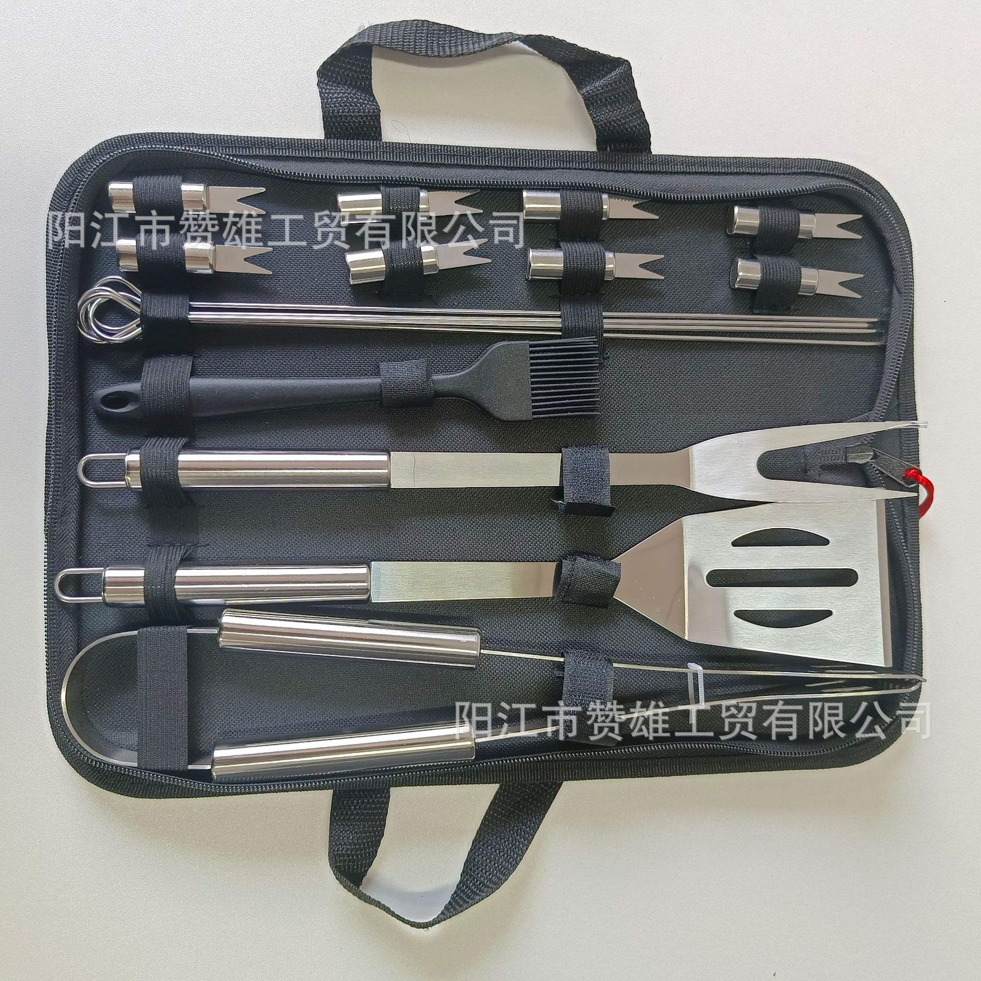 Juego de herramientas para parrilla de barbacoa de suministro directo de fábrica para uso doméstico al aire libre, juego de parrilla portátil fácil de transportar con bolsa.