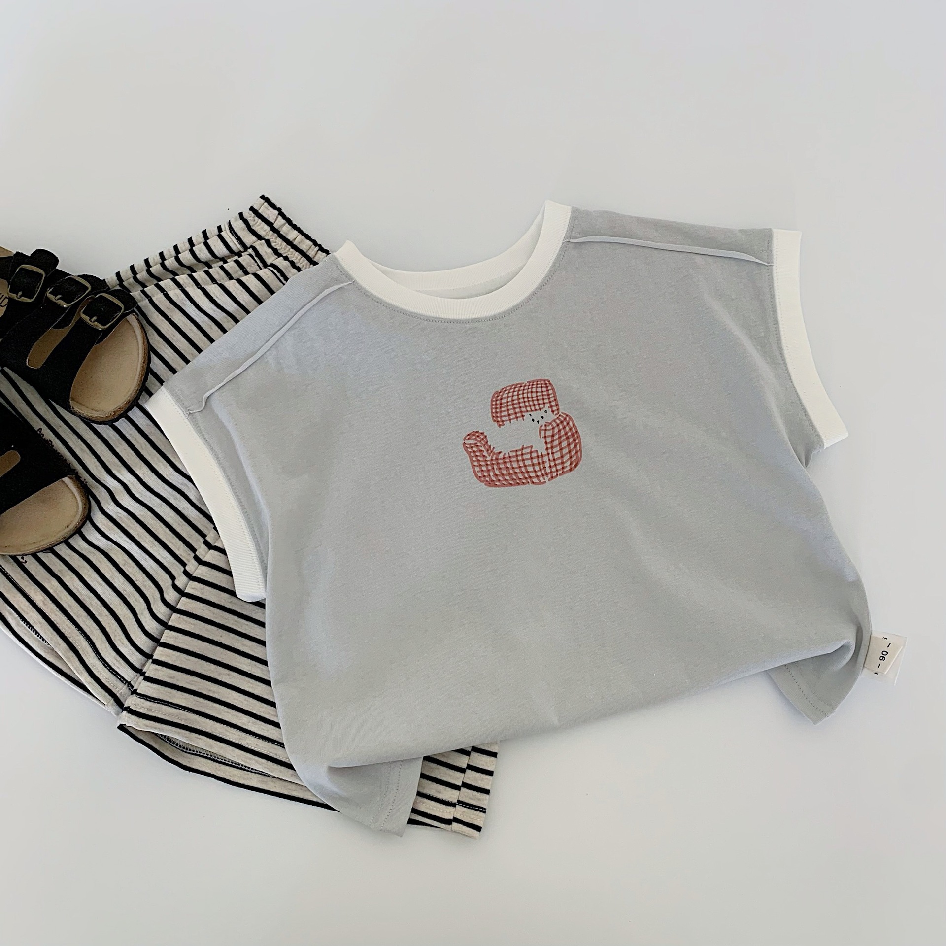 Camiseta sin mangas de verano para niños Maibao 2025 nuevo suéter de estilo occidental delgado para niños ropa de verano para niños