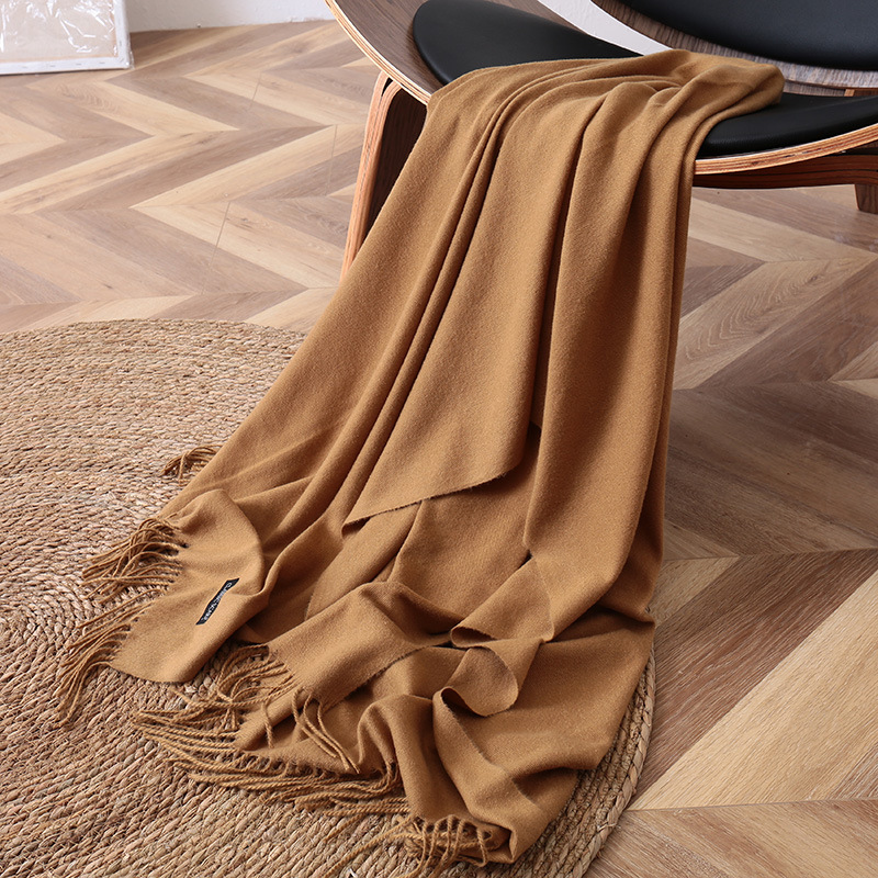 2024 otoño e invierno nuevo estilo color sólido bufanda larga imitación lana brillante textura borla marca negra mantón cálido