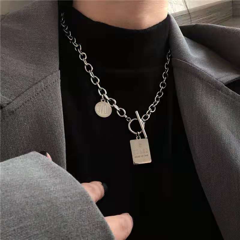 Collana con ciondolo a forma di lettera con segno quadrato e rotondo in acciaio al titanio Hip Hop, in rete rossa, con semplice catena per maglione lunga_voghion.com
