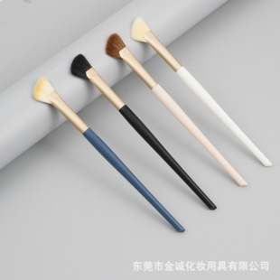New small sickle nose shadow brush Bevel single wooden handle repair brush makeup tools makeup brush wholesale