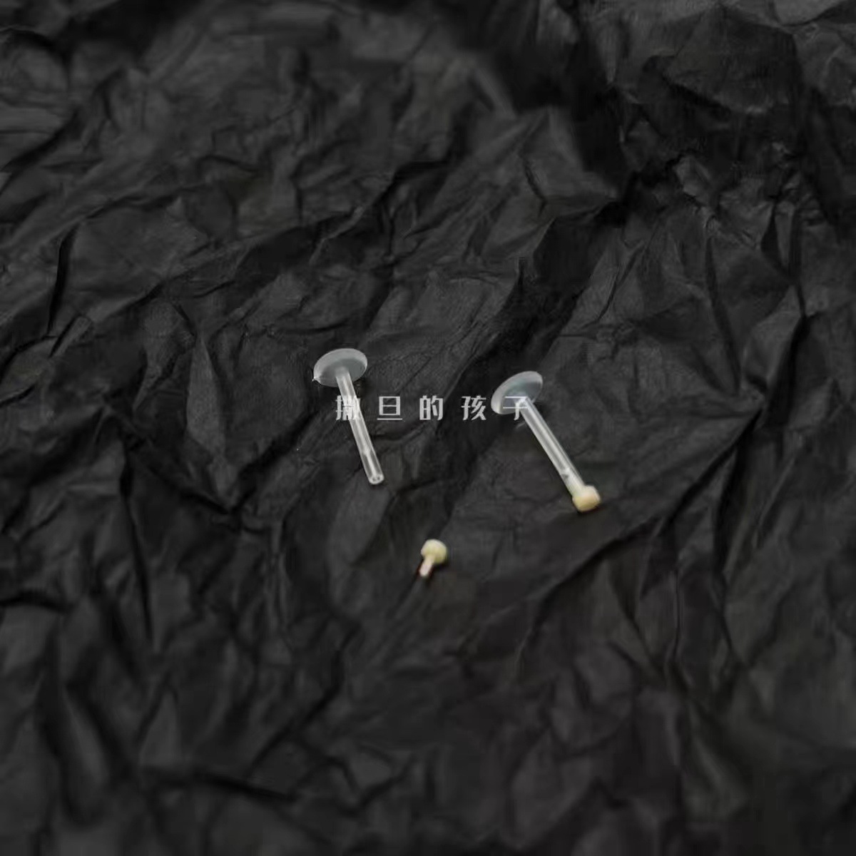 Silver pointed spike labret stud material detail