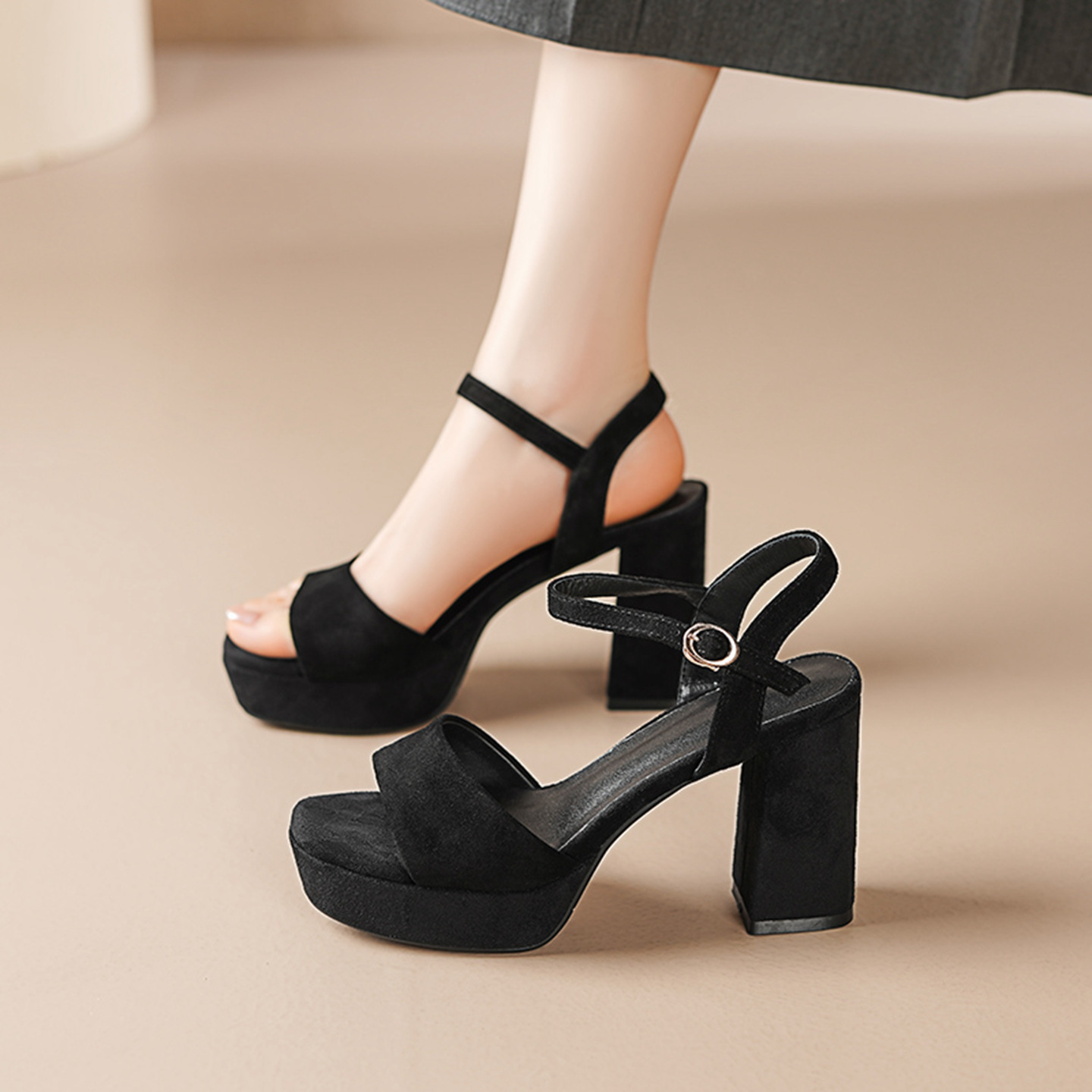 Sandal cao gót nữ hở mũi quai ngang khóa gót 9 cm — Da bò trắng gạo