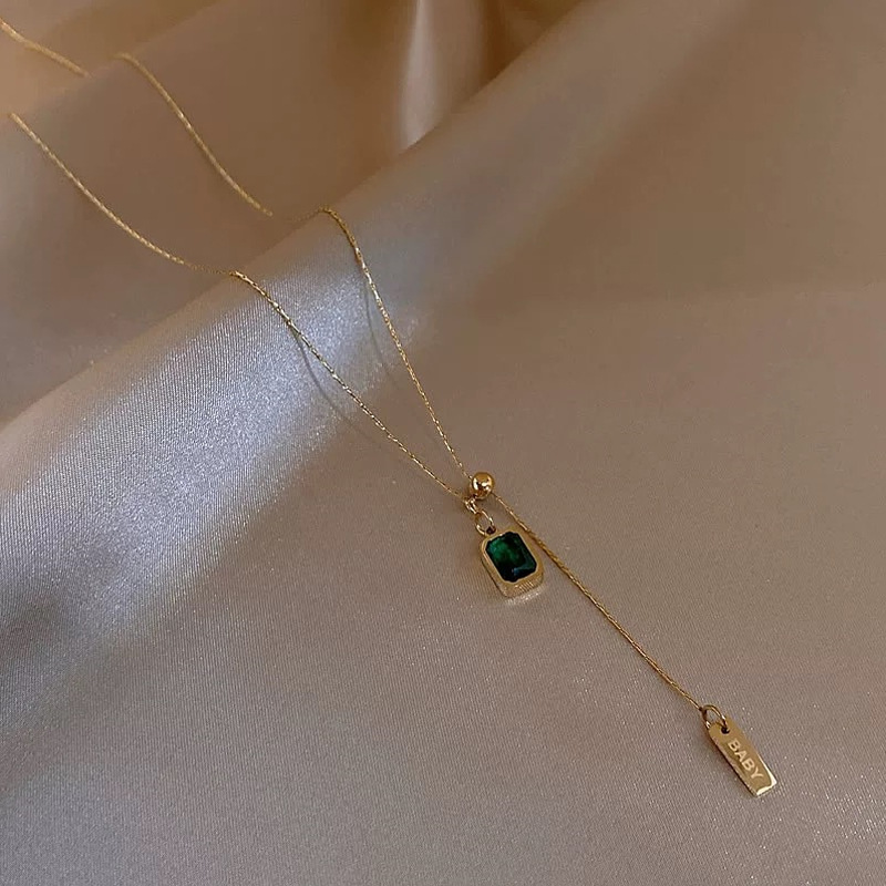 Kleine goldene Ziegelstein-Halskette aus Titanstahl für Damen, leichter Luxus-Nischenstil 2025, hochwertige Schlüsselbeinkette für Pullover,_voghion.com