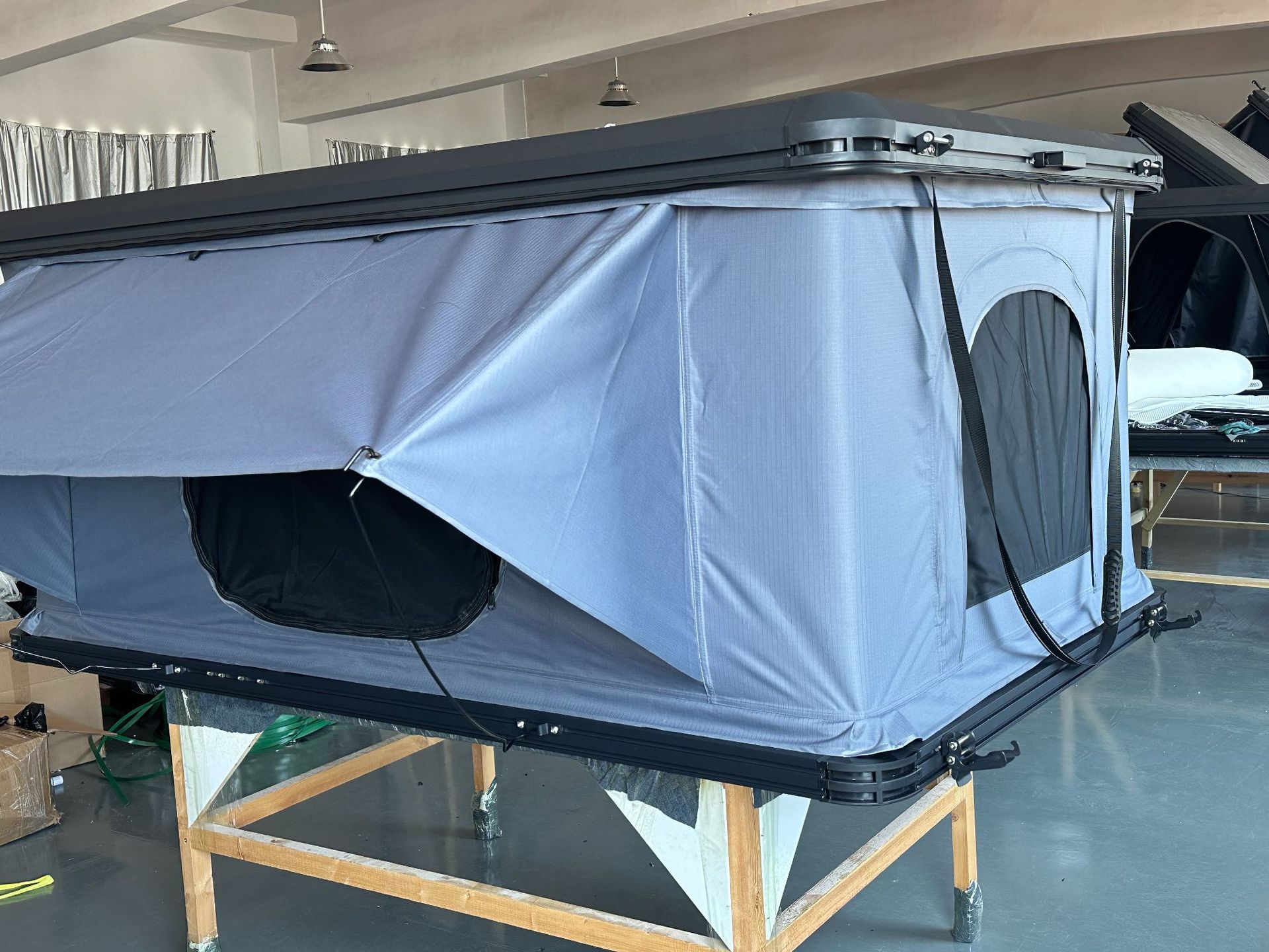 Carpa de techo de helicóptero de aleación de aluminio acampada rápida 320 g poliéster RV plegable SUV