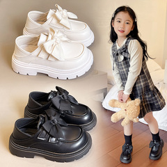 女の子の靴の黒い春と秋のショーの靴の蝶結びの中の大きい子供の小学生の子供の靴の柔らかい底の潮