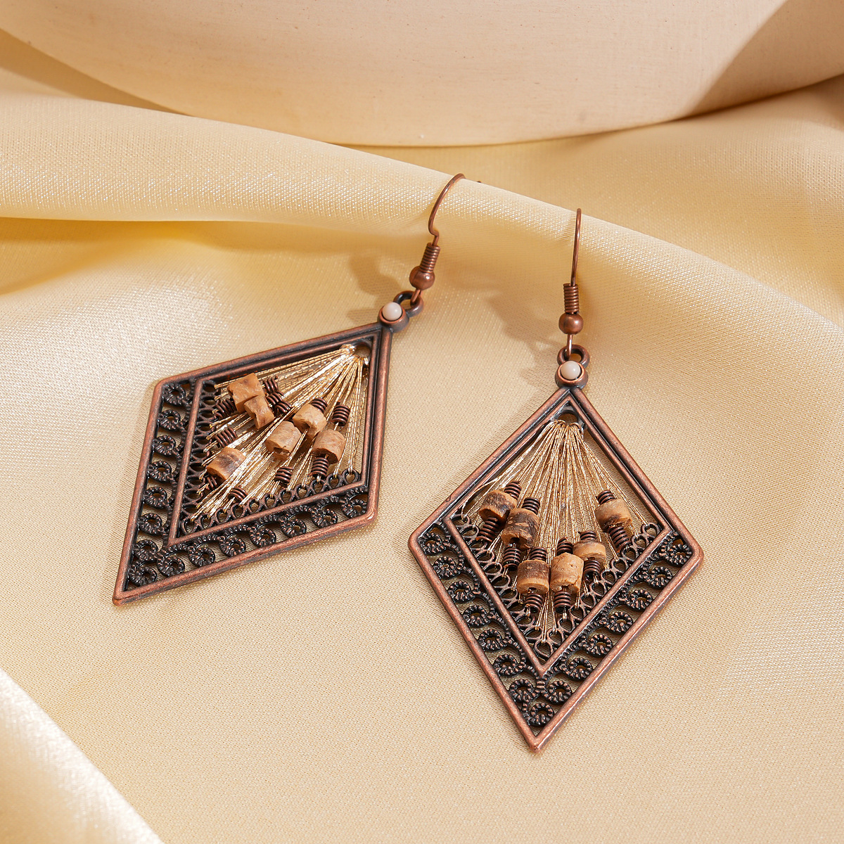 Europa y los Estados Unidos de la nación de estilo cuentas hueco diamante gancho de orejas Merlard retro hacer viejos aretes de nicho de alta calidad para mujeres
