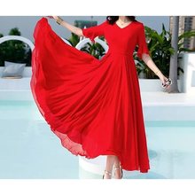 红色裙子五分袖大摆纯色V领中长款连衣裙过膝度假沙滩裙大码长裙