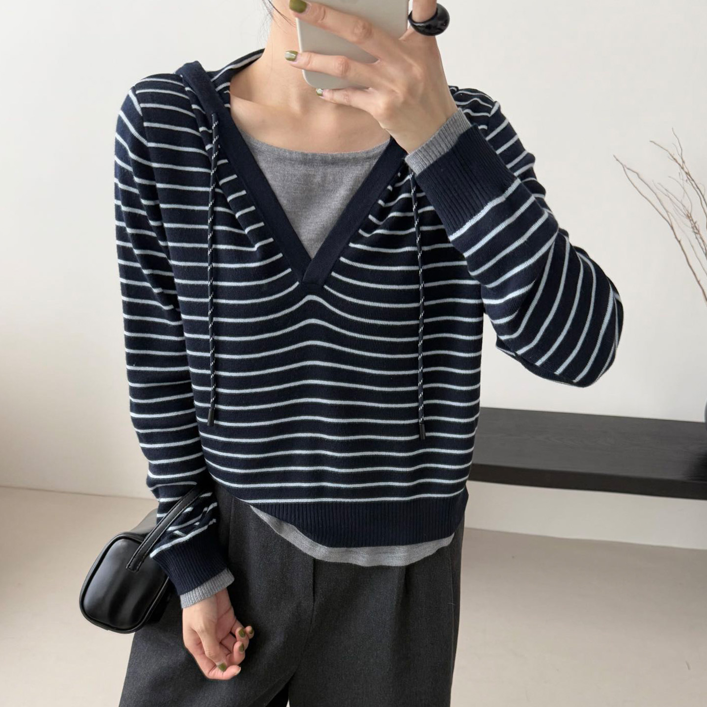 Color-Block Drawstring Hooded Faux Two-Piece Pullover Knit Top for Women, 2026 Autumn New Style, Loose Fit, Slimming Long-Sleeve Top
