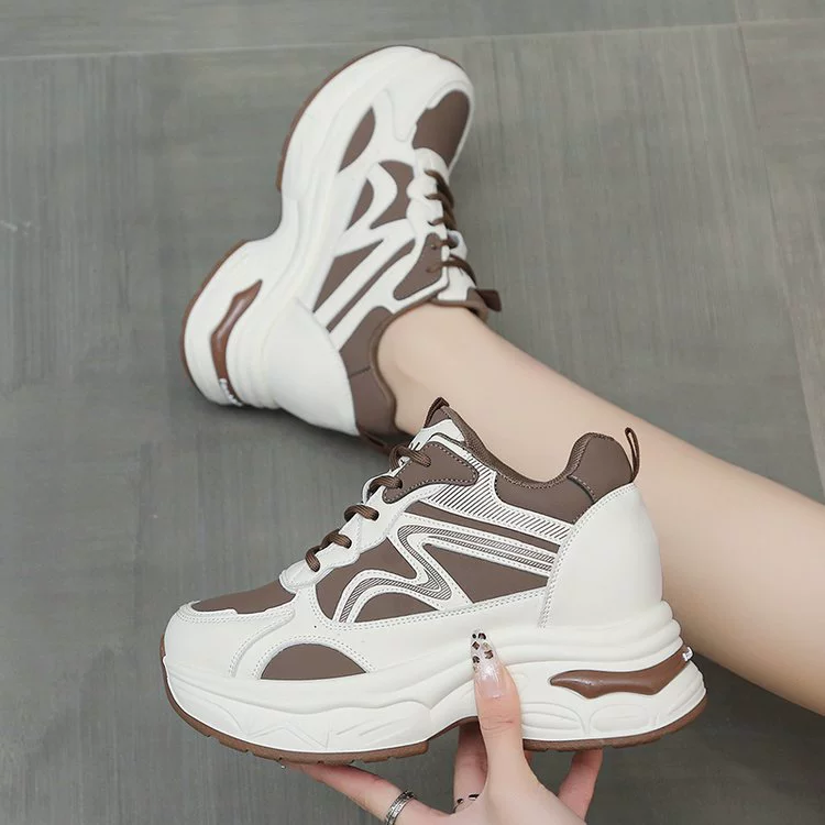 Женские «dad shoes» — массивные кроссовки с толстой подошвой, спонж‑подошва, весна/осень 2025
