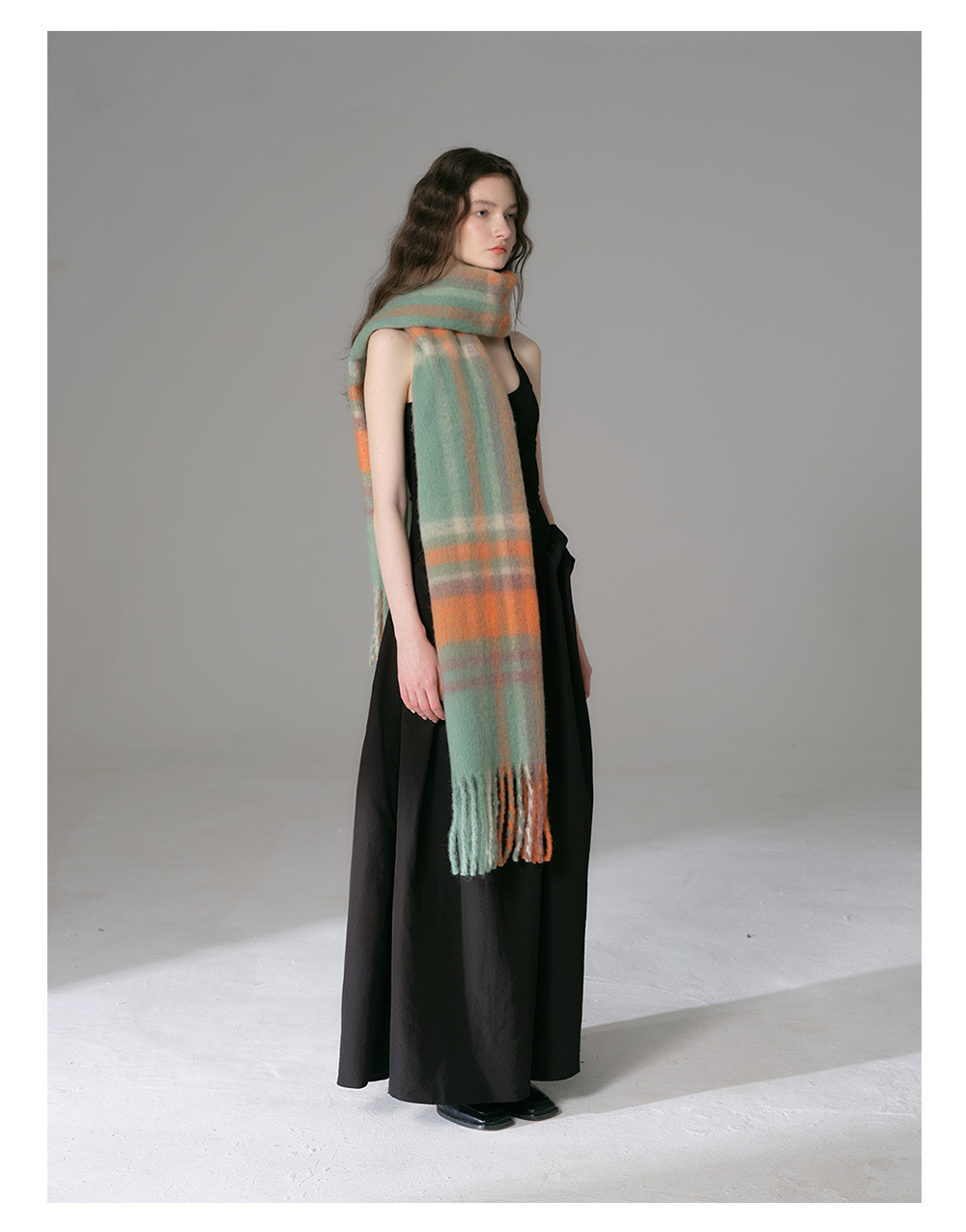 Designer-Wollschal mit kariertem Fransenmuster für Damen, Herbst/Winter, warmes, weiches Ambiente, Schal-Lätzchen_voghion.com