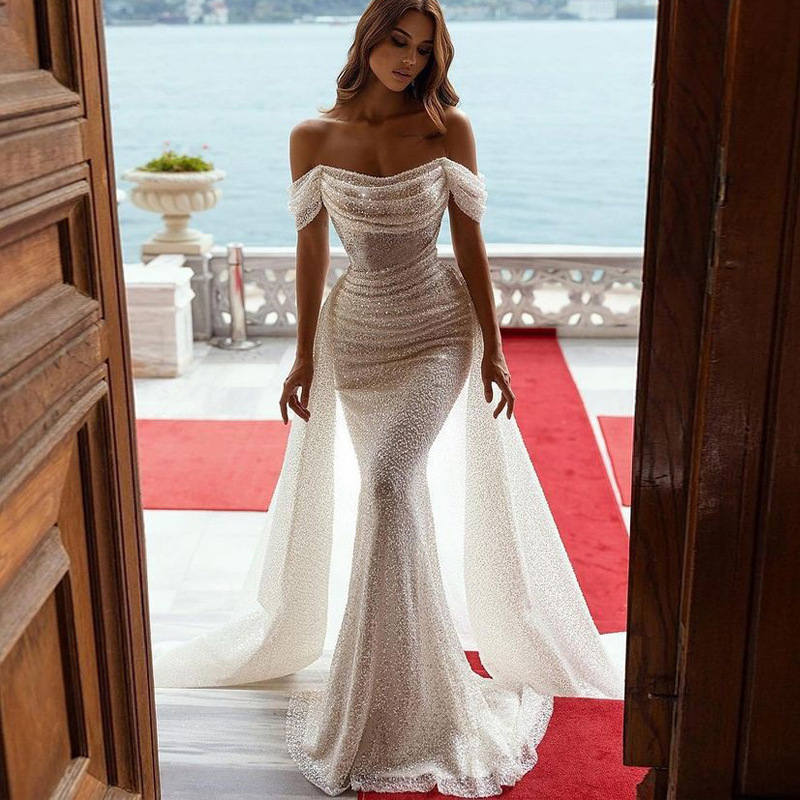 European and American style one-shoulder sequined fitted mermaid wedding dress with a long train, plus-size bridal gown for stage and banquet