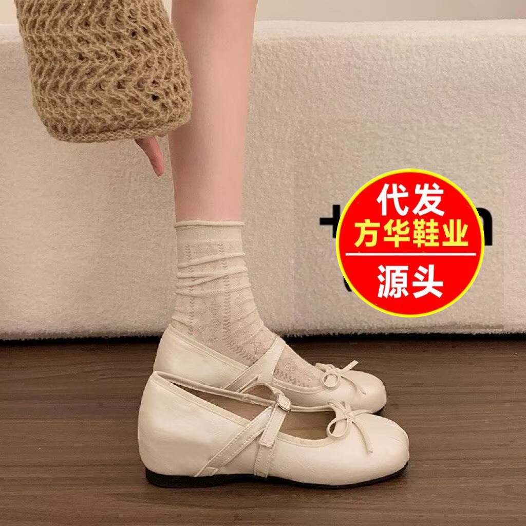 El temperamento francés aumenta la altura interior de la parte inferior plana en el verano de 2026 nuevos zapatos de hebilla plana de color sólido decoración de arco de hadas