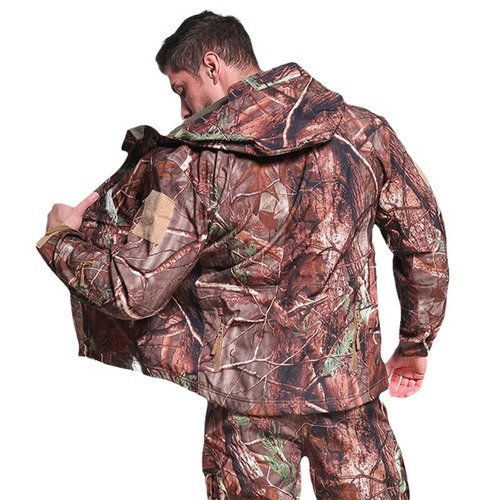 Manufacturer outdoor TAD shark skin soft shell V4.0 windproof and rainproof jacket for men, warm sports fleece jacket