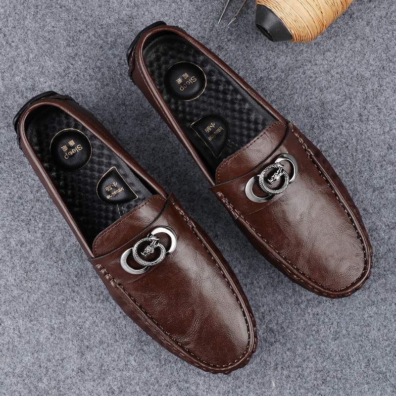 Zapatos de cuero en vivo para hombres 2025 nuevos zapatos de negocios británicos transpirables con suela suave zapatos casuales perezosos con un pie de zapato