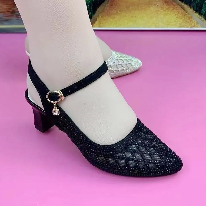 Sandalias de moda sandalias de diamantes de imitación Sandalias de tacón bajo hebilla de malla zapatos de moda nuevos zapatos de mujer huecos transpirables zapatos de mamá