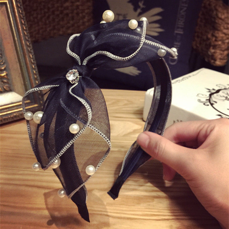 Pendientes de botón con perlas azul marino