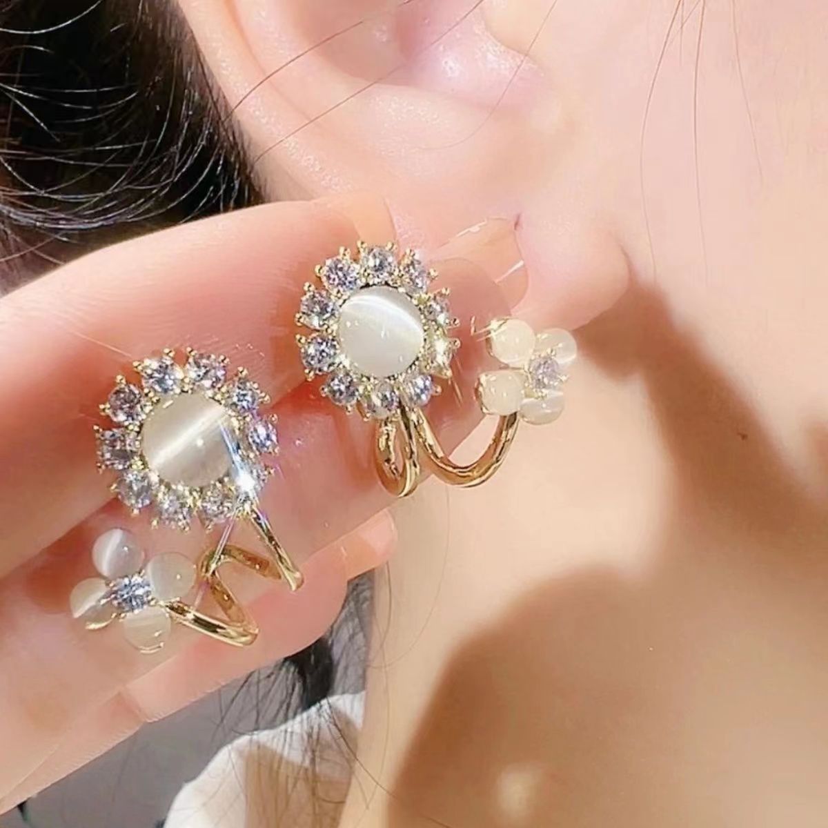 1 Pair Elegant Shiny Flower Inlay Alloy Opal Ear Studs display picture 2