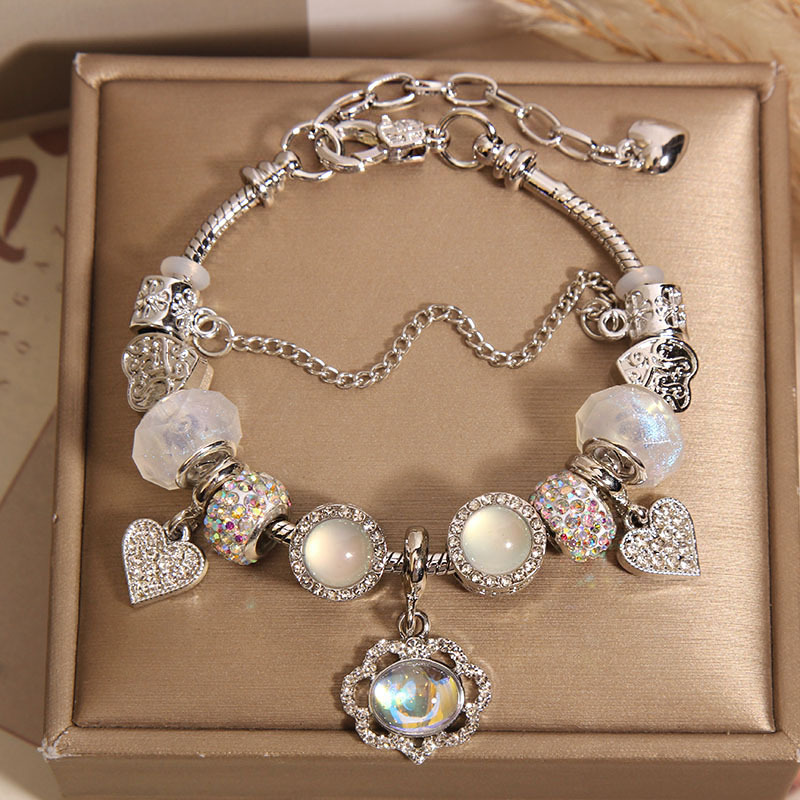 Bracciale rigido con cuore per donna design minimalista_voghion.com