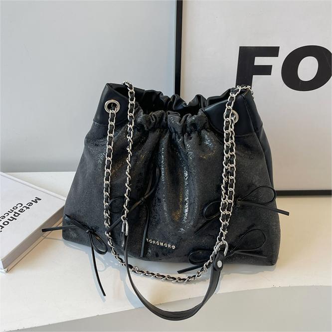 Bolsa de arco de moda explosiva para mujeres 2024 verano nuevo simple versátil bolso de brazo bolso de tendencia de viaje