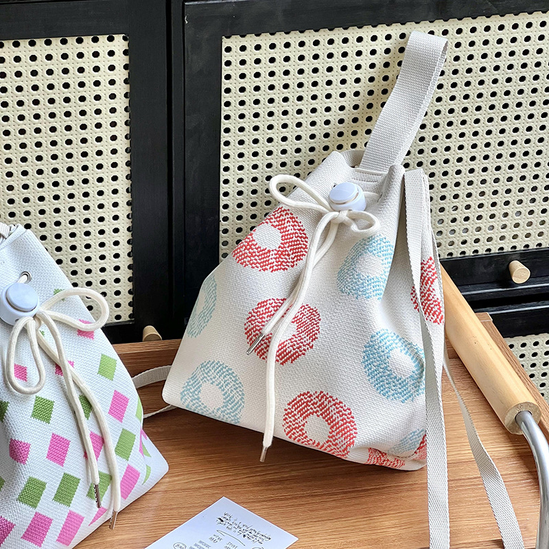 2025 nuevo diseño japonés y coreano simple bolso de hombro de punto de moda femenina versátil bolso portátil de viaje de verano