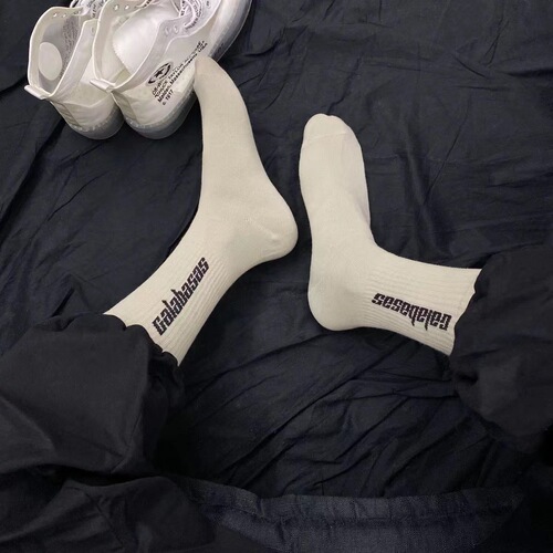 European and American trendy brand Instagram pure cotton mid-calf socks, Kanye West's Yeezy coconuts paired socks, hip-hop skateboard for men and women
