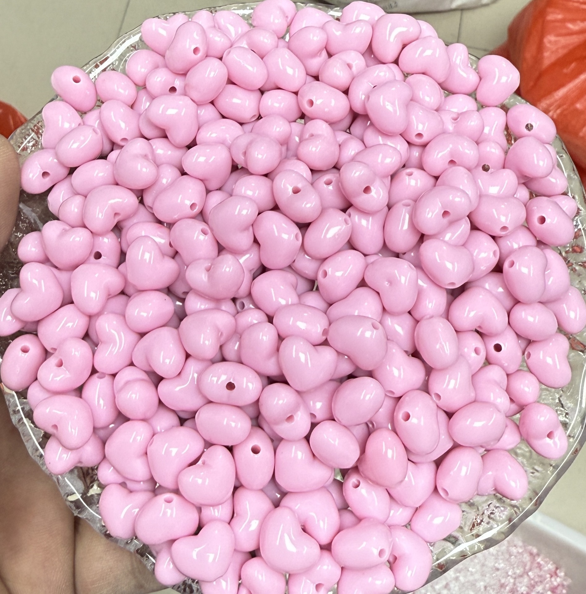 Gordos amor tacos agujeros verticales corazón de桃 cuentas acrílicas pulseras cadenas de teléfonos móviles diy accesorios de joyería 2025 perlas sueltas
