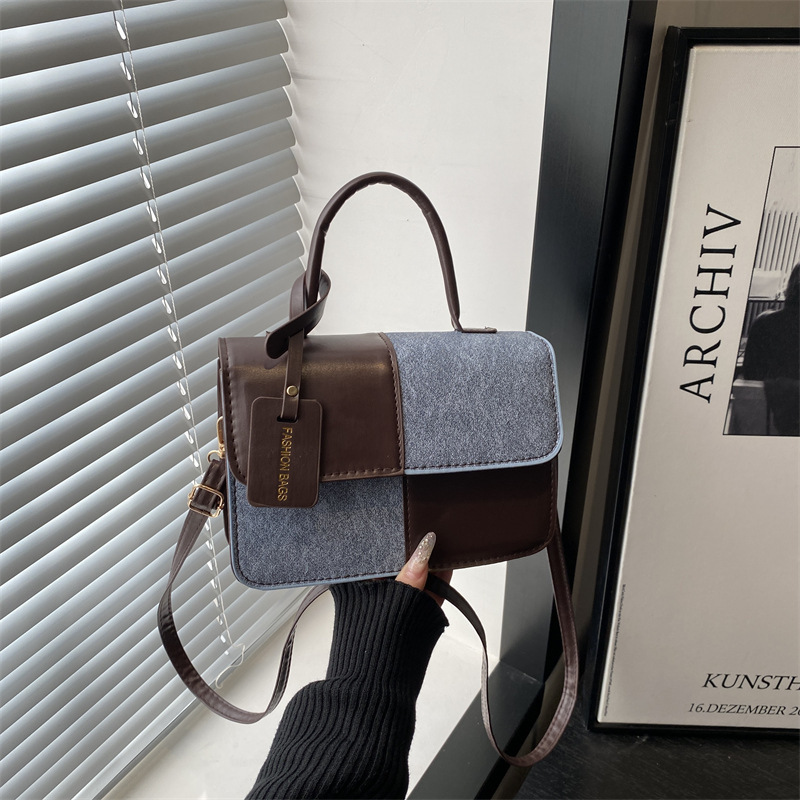 Niche Design Small Handbag for Women 2025 Winter New Fashion Commuter Small Square Bag High-Quality Texture Shoulder Bag