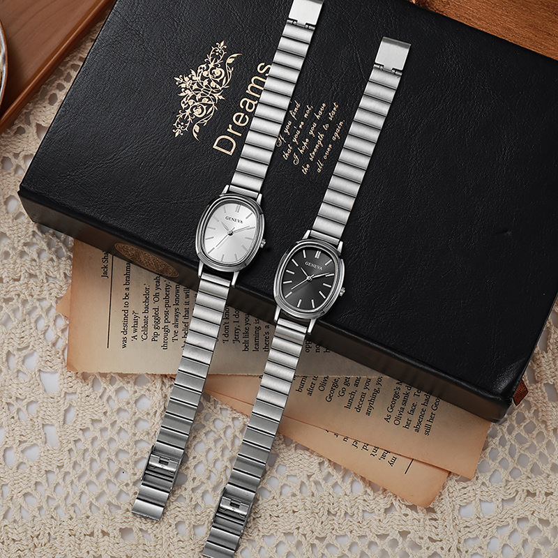 Reloj transfronterizo moda ovalada bambú cinturón de acero reloj de mujer casual simple celebridad en vivo muñeca plateada 1 reloj