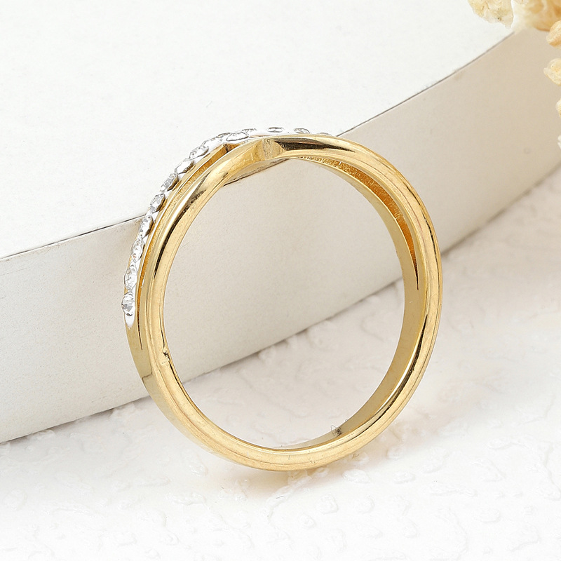Joyería de acero inoxidable estilo coreano transfronterizo irregular corona de oro con incrustaciones de arcilla diamante anillo de acero de titanio fábrica al por mayor image 6