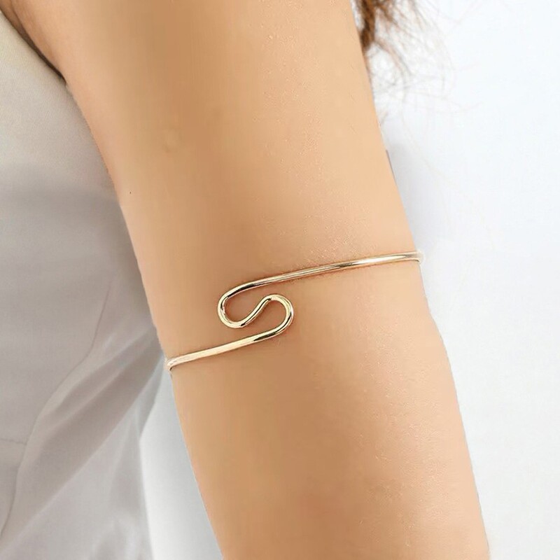 European and American Cross-Border Minimalist Metal Glossy Double-Layer S-Shaped Twisted Upper Arm Bracelet in Gold with an Opening, Simple Arm Band European and American Cross-Border Minimalist Metal Glossy Double-Layer S-Shaped Twisted Upper Arm Bracelet in Gold with an Opening, Simple Arm Band
