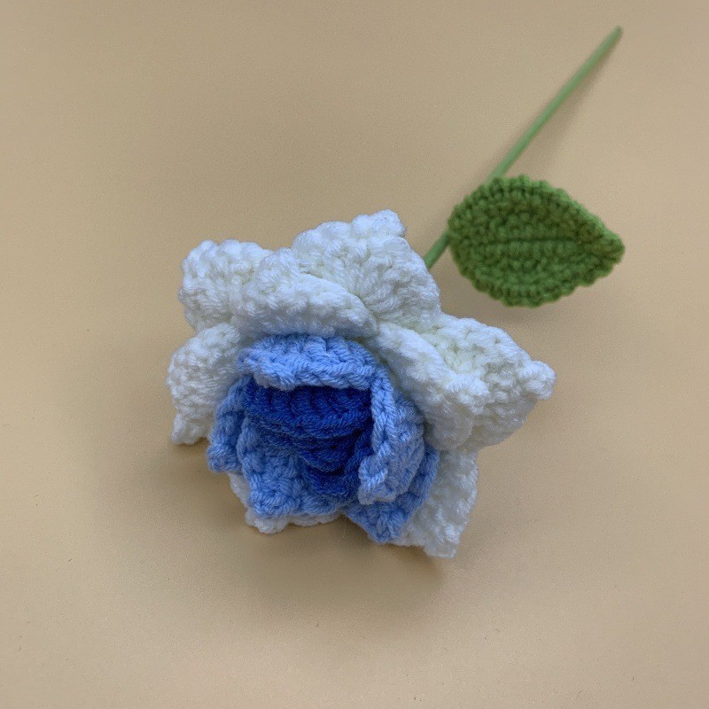 完成品の手作りの花はバラの花をシミュレーションします。|undefined