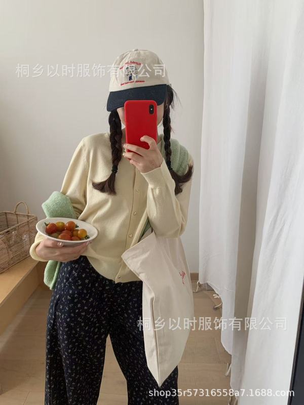 以时 秋装新品韩系减龄款针织小开衫女 软糯爱心扣毛衣小开衫女|undefined