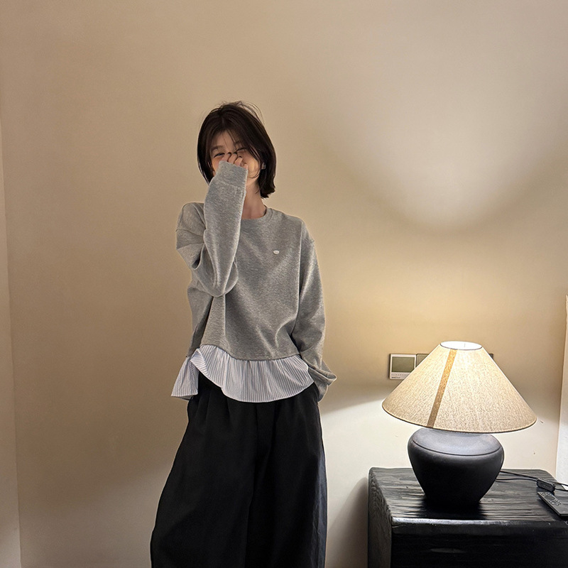 Linoqi's new Korean-style sweatshirt with ruffled hem and fake two-piece design, round neck, women's 2026 Korean-style age-reducing top Linoqi's new Korean-style sweatshirt with ruffled hem and fake two-piece design, round neck, women's 2026 Korean-style age-reducing top