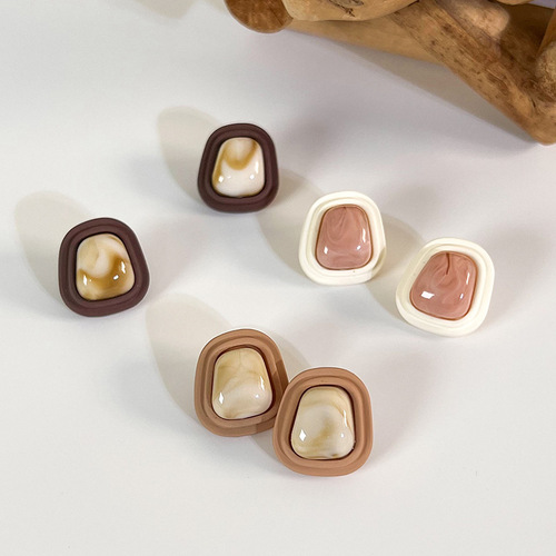 French retro temperament square coffee bean earrings  light luxury fashion autumn and winter milk tea color earrings for women