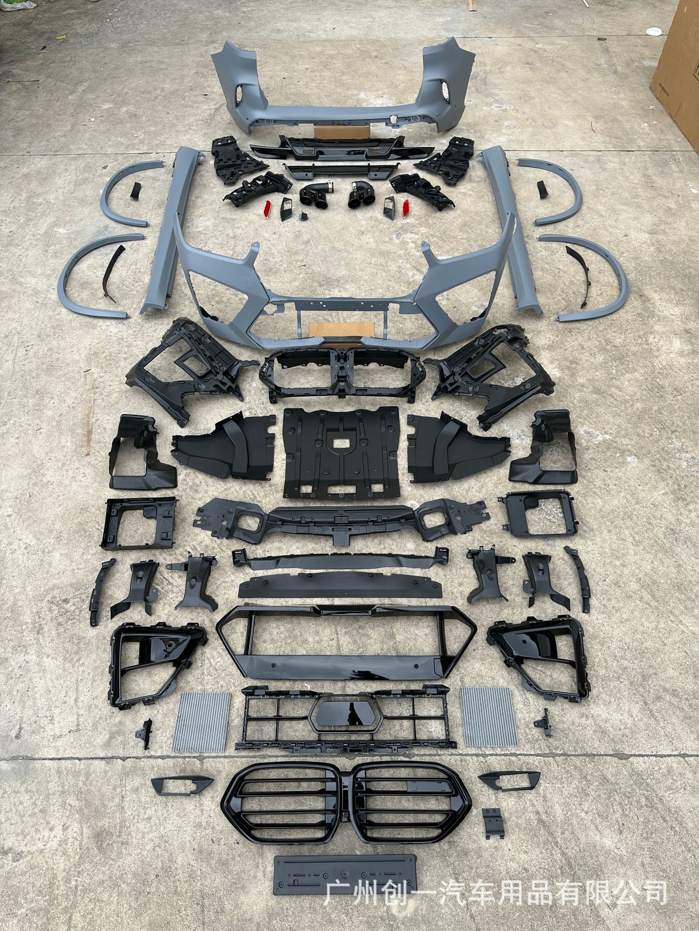 Suitable for BMW X5 old model upgrade to new body kit G05, early-stage modification to 23 model X5MF95 front and rear bumper and headlight body kit