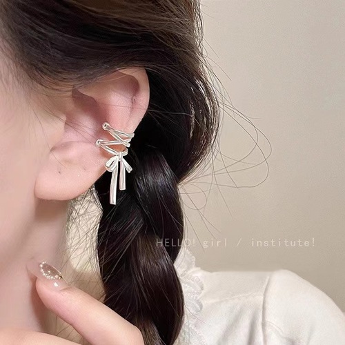 Ballet Girl Pure White Bow Earrings for Girls, Ins Trendy, Elegant, Sweet, Unconventional, High-end, No Piercing Ear Bone Clips