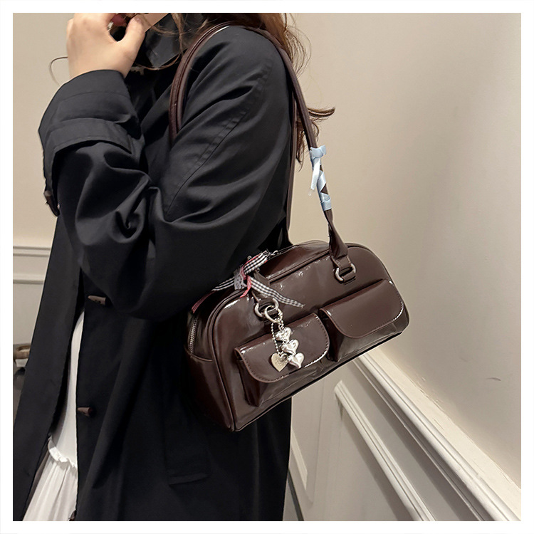 Yunzhen's same style Maillard commuter bag for women, Spring/Summer 2025, retro and versatile single-shoulder bag with large capacity undefined