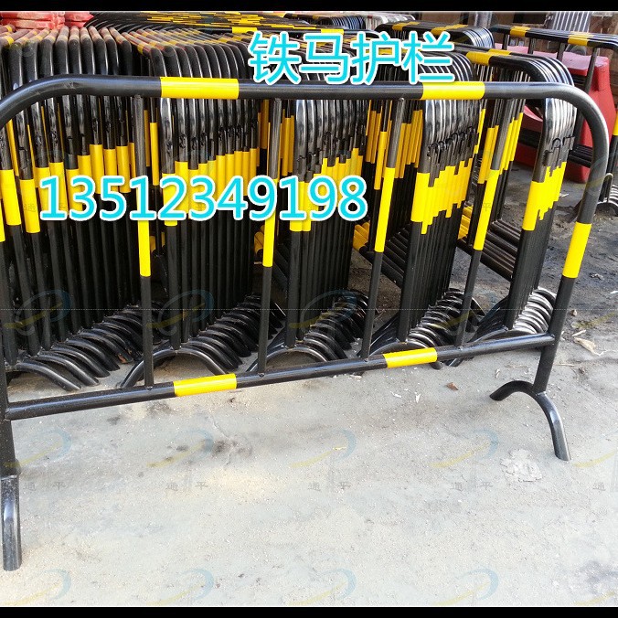 重庆临时移动铁马护栏 交通施工护栏道路交通护栏 围栏马路隔离带