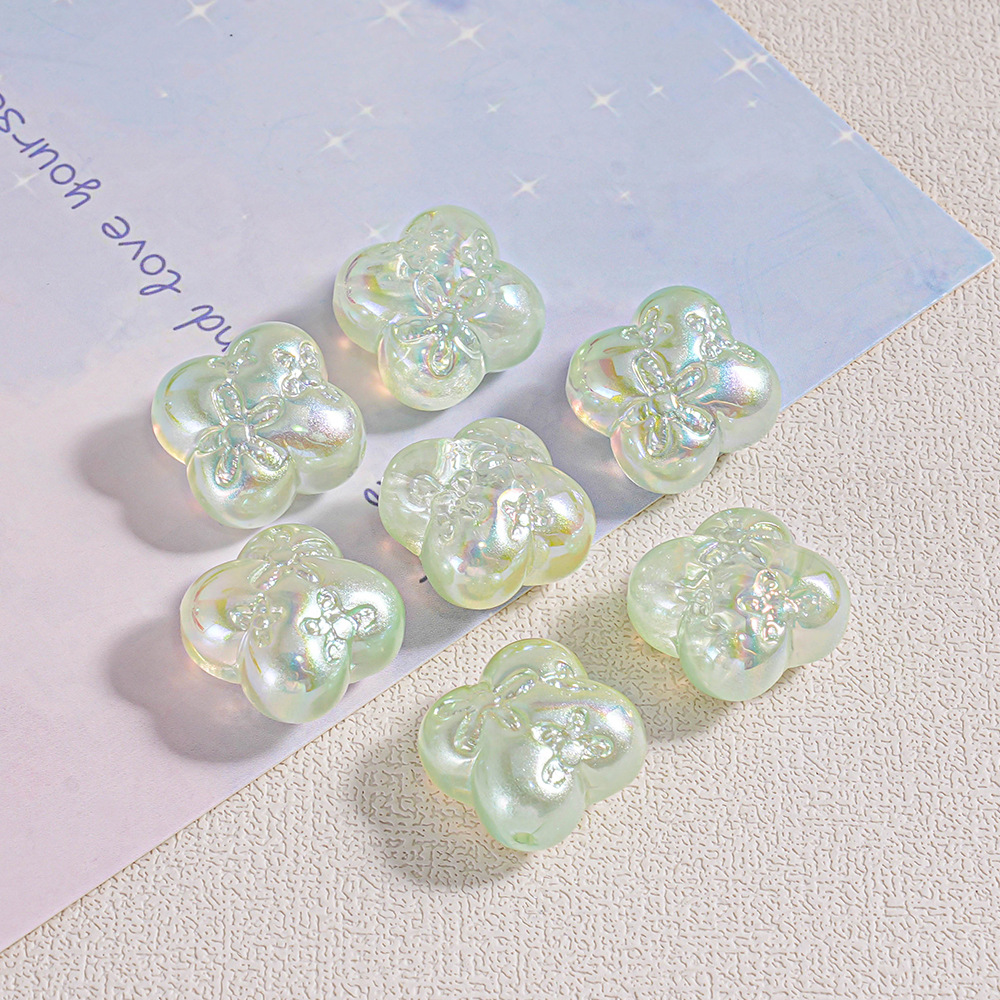 Cadena de teléfono con cuentas de trébol de cuatro hojas de colores, con diseño estampado y chapado en color, material de bricolaje para decoración, piezas pequeñas de ABS.