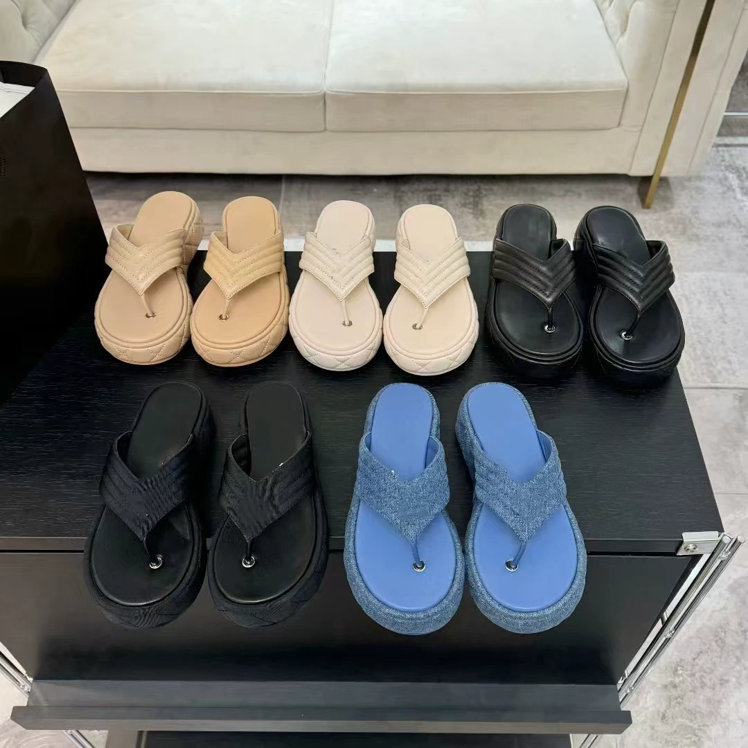 2025 новый кожаный маленький ароматный ветер летом носить женские дикие сандалии на каблуке женские толстые подошвы модные тапочки