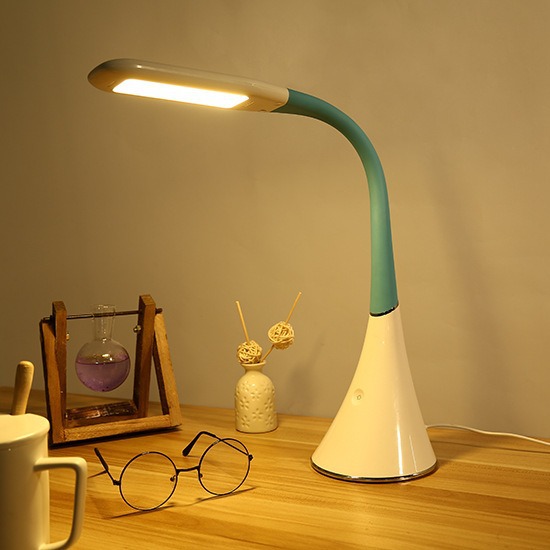 跨境专供护目台灯学生宿舍卧室学习阅读办公台灯厂家直销