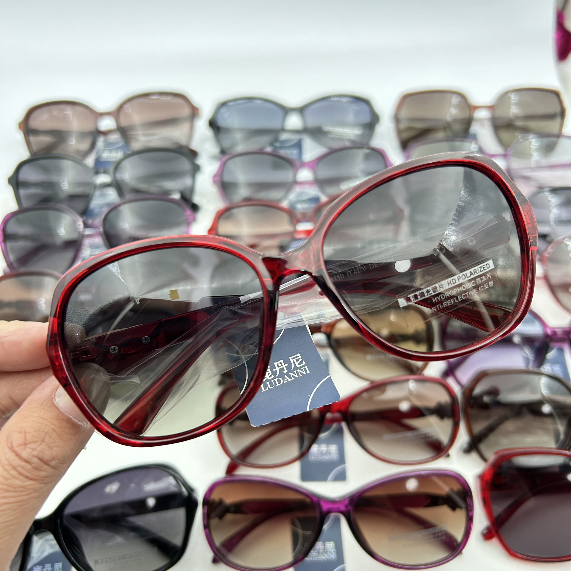 Polarized sunglasses for middle-aged and elderly women, anti-UV sunglasses with large and small frames for mothers, outdoor driving sunglasses, fashion-forward