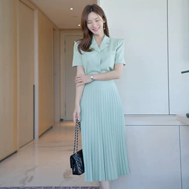 连衣裙;女式衬衫;时尚休闲套装