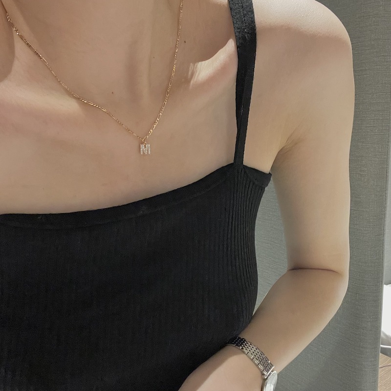 Luxuriöse Perlenkette mit Magnetverschluss für Damen. Hypoallergen, zartes Choker-Design für höchsten Tragekomfort und ein sicheres Gefühl. Europas Top-Trend-Perlenkette 2026._voghion.com