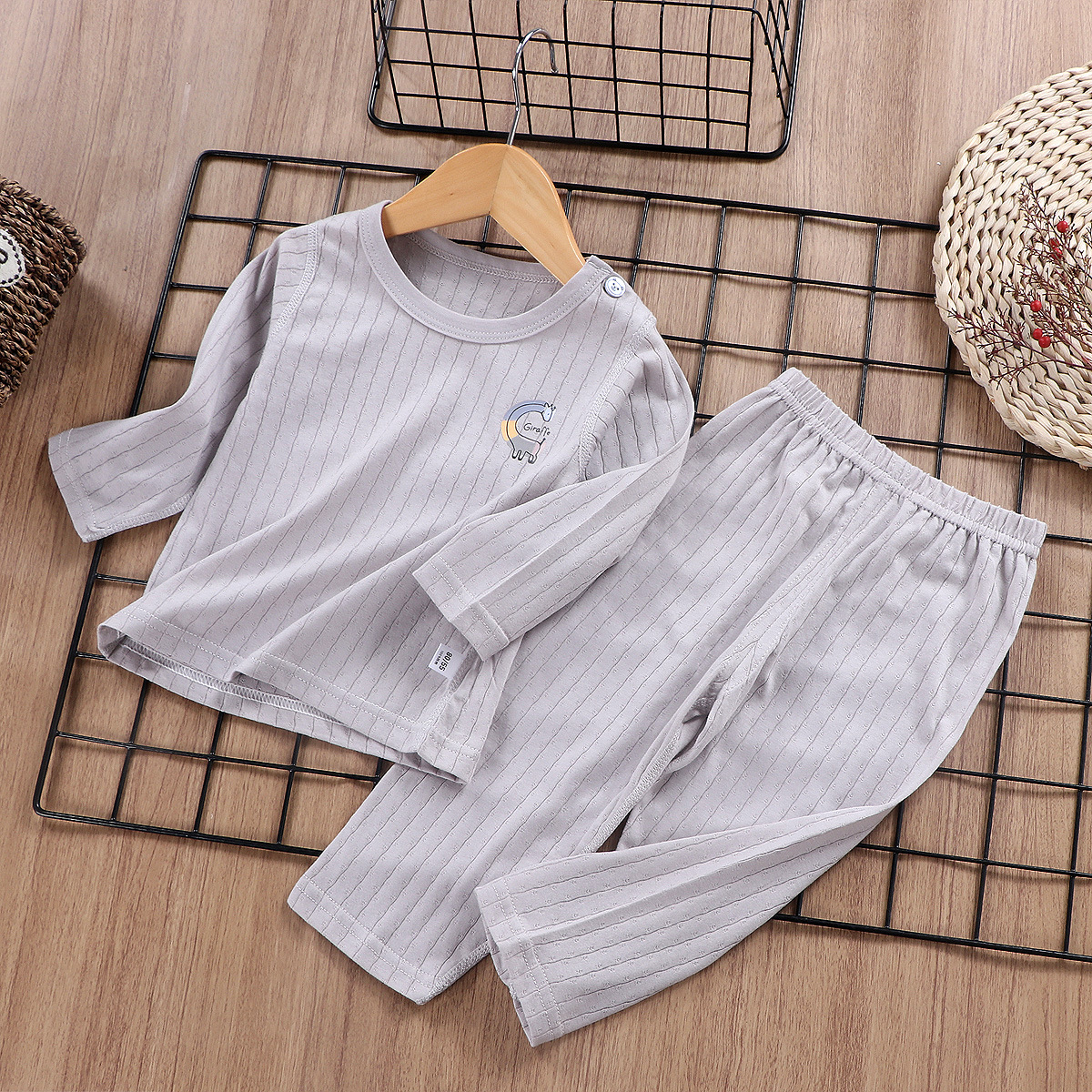 Ropa de hogar para niños ropa de hogar para bebés delgada sin hueso de algodón conjunto de pijamas al por mayor personalizado pro-piel manga corta