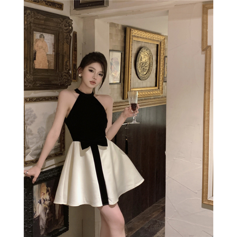 Real Shot Dress for Women 2023 Summer New Slimming Look Seaside Vacation White Off-Shoulder Halter Skirt