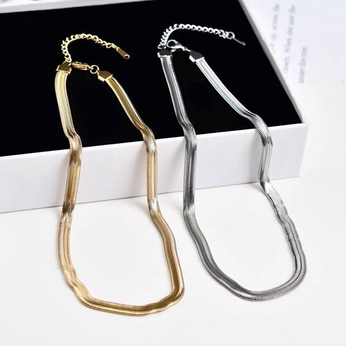 Japanese and Korean minimalist style street trendy silver snake necklace short men and women Korean version personality cold style clavicle chain couple