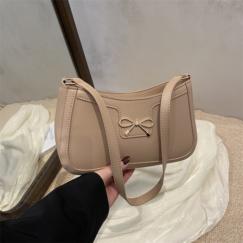 Bolso de hombro popular de este año con lazo para damas de gran capacidad 2025 color sólido nuevo bolso de axila simple de textura de moda