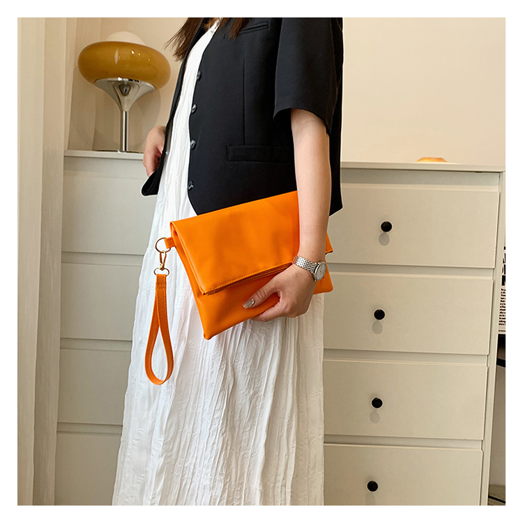 Women's Small All Seasons Pu Leather Solid Color Fashion Square Magnetic Buckle Clutch Bag display picture 8